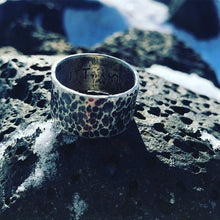 Load image into Gallery viewer, Chunky hammered silver ring