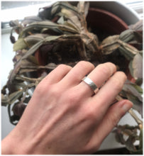Load image into Gallery viewer, Sterling silver hammered ring
