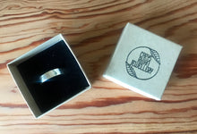 Load image into Gallery viewer, Sterling silver hammered ring