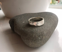 Load image into Gallery viewer, Sterling silver hammered ring