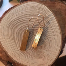 Load image into Gallery viewer, Brass leaf print dangly earrings