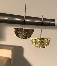 Load image into Gallery viewer, Brass semicircle hammered dangly earrings
