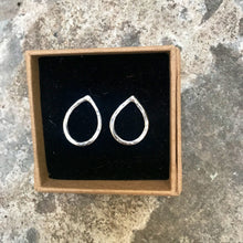 Load image into Gallery viewer, Tear drop silver wire earrings
